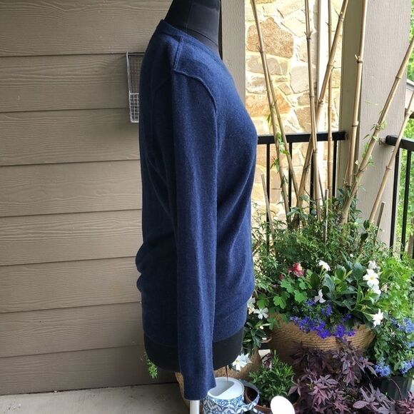 Vince V-Neck 💯Cashmere Sweater - Picture 2 of 8